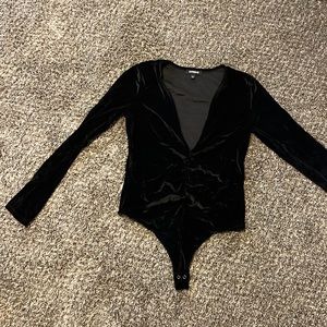 One piece low cut express top size m